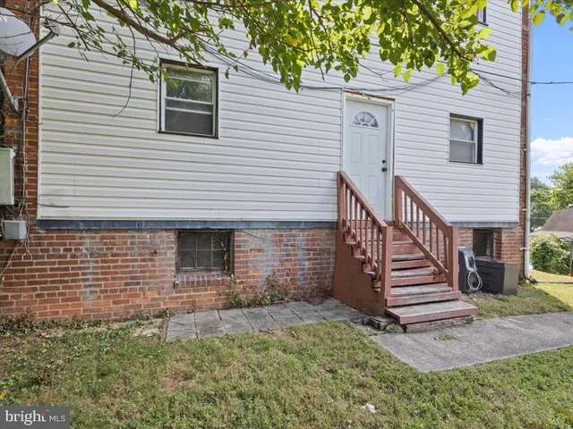 $750,000 | 305 34th Street Southeast, Washington, DC 20019