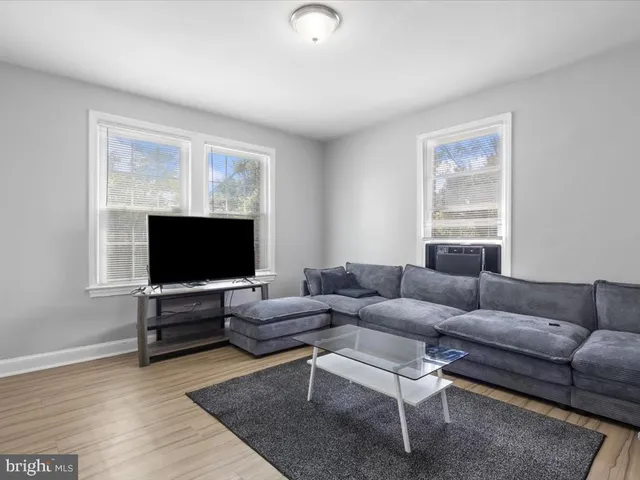 $750,000 | 305 34th Street Southeast, Washington, DC 20019