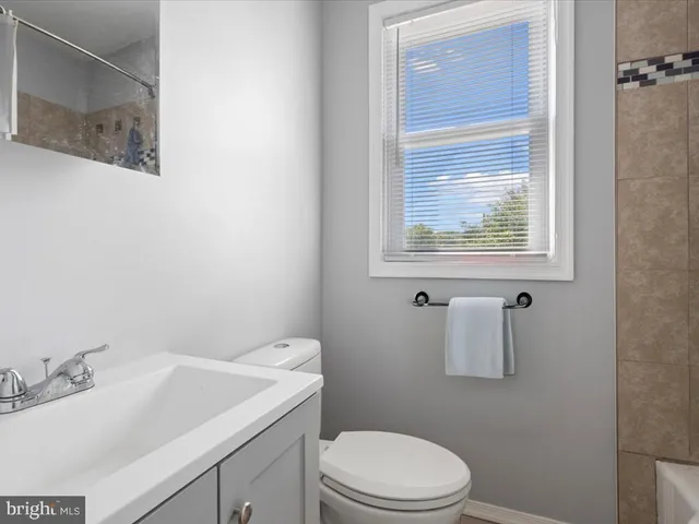 $750,000 | 305 34th Street Southeast, Washington, DC 20019