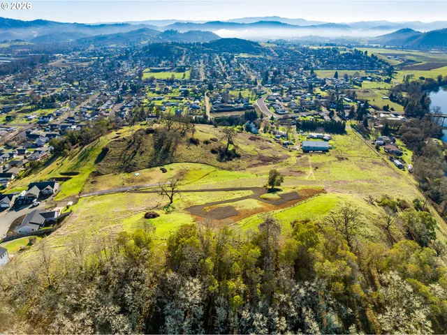 $190,000 | 1 Palmdale Avenue, Roseburg, OR 97471