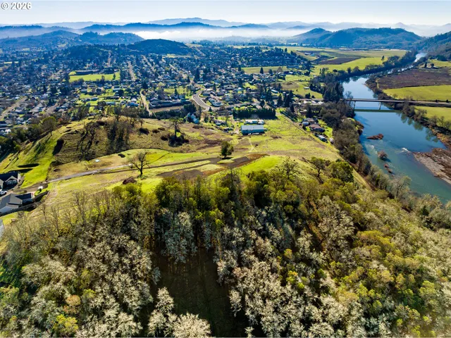 $190,000 | 1 Palmdale Avenue, Roseburg, OR 97471