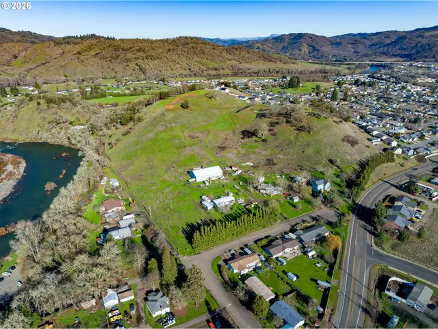$190,000 | 1 Palmdale Avenue, Roseburg, OR 97471