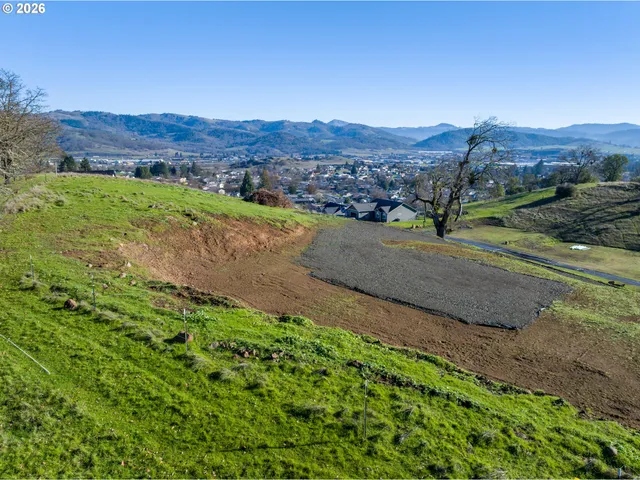 $190,000 | 1 Palmdale Avenue, Roseburg, OR 97471