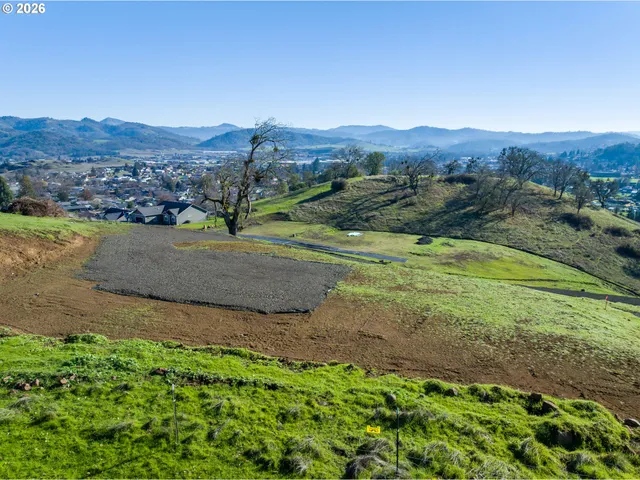 $190,000 | 1 Palmdale Avenue, Roseburg, OR 97471