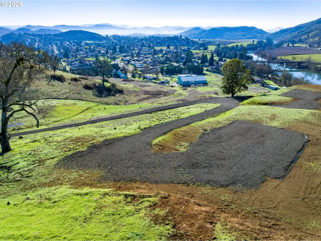 $190,000 | 1 Palmdale Avenue, Roseburg, OR 97471