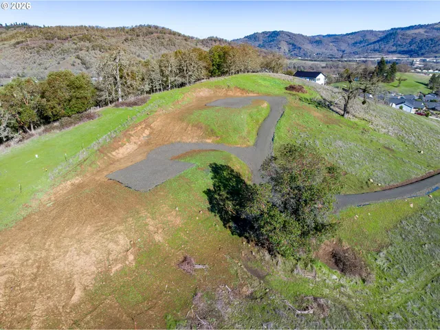 $190,000 | 1 Palmdale Avenue, Roseburg, OR 97471