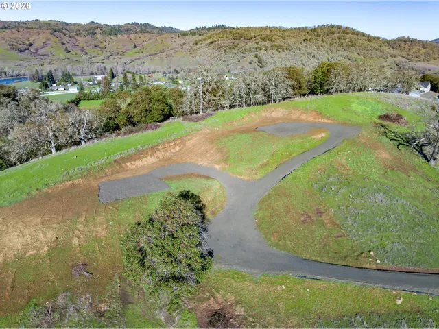 $190,000 | 1 Palmdale Avenue, Roseburg, OR 97471