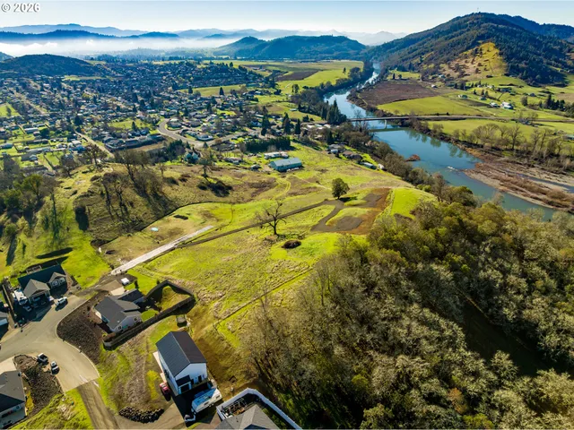 $190,000 | 1 Palmdale Avenue, Roseburg, OR 97471