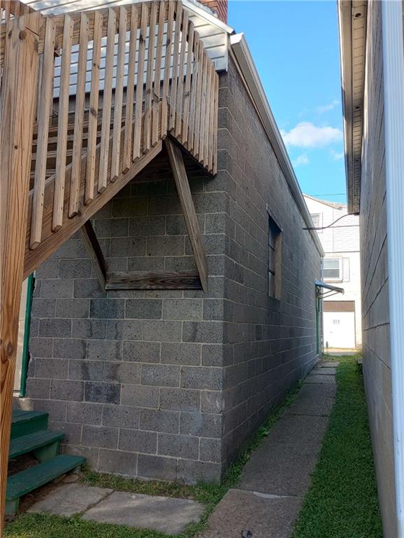 528 Longfellow Street Vandergrift, PA 15690 - Photo 18 of 23 a view of outdoor space and deck