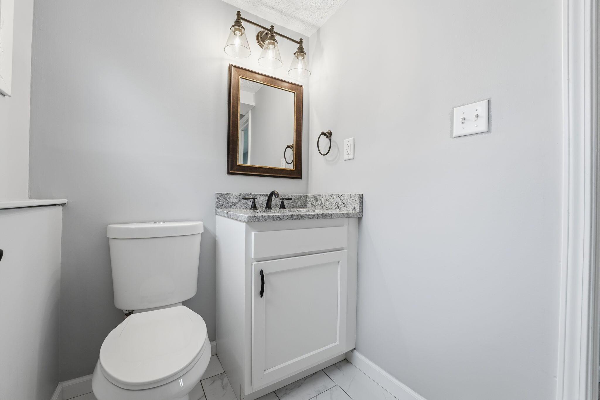 1260 Country Club Road Columbus, OH 43227 - Photo 8 of 28 Upper Bathroom