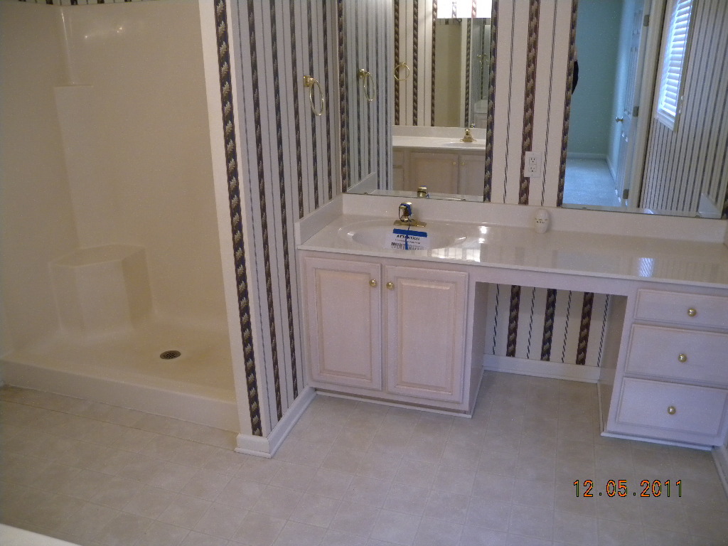 5881 Buckland Mill Road Roanoke, VA 24019 - Photo 5 of 6 Bathroom