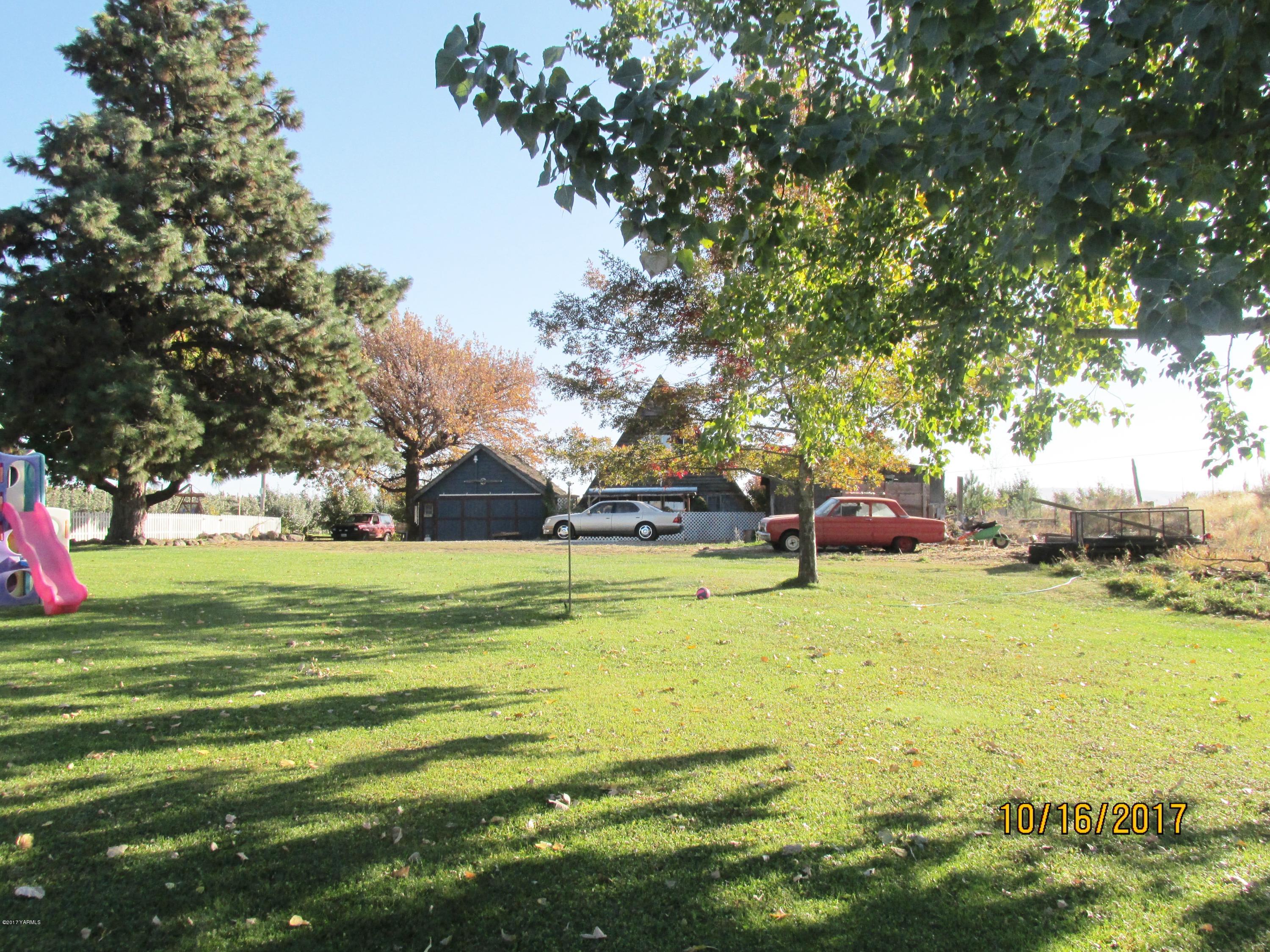 1172 North Cowiche Road Tieton, WA 98947 - Photo 12 of 46 a view of a large trees with a big yard