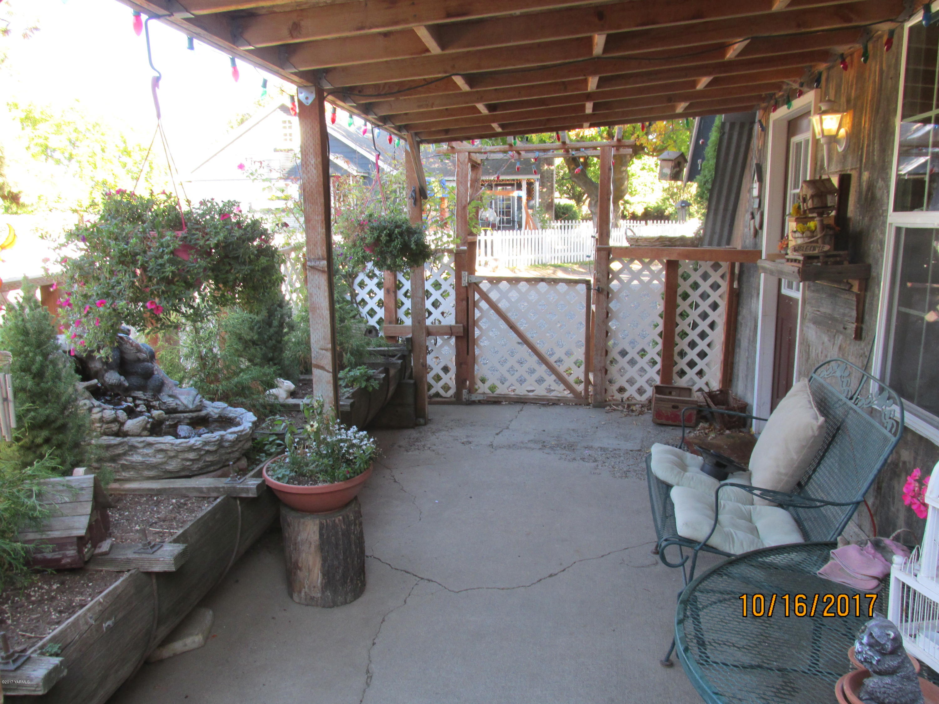 1172 North Cowiche Road Tieton, WA 98947 - Photo 24 of 46 a view of a porch with furniture and plants