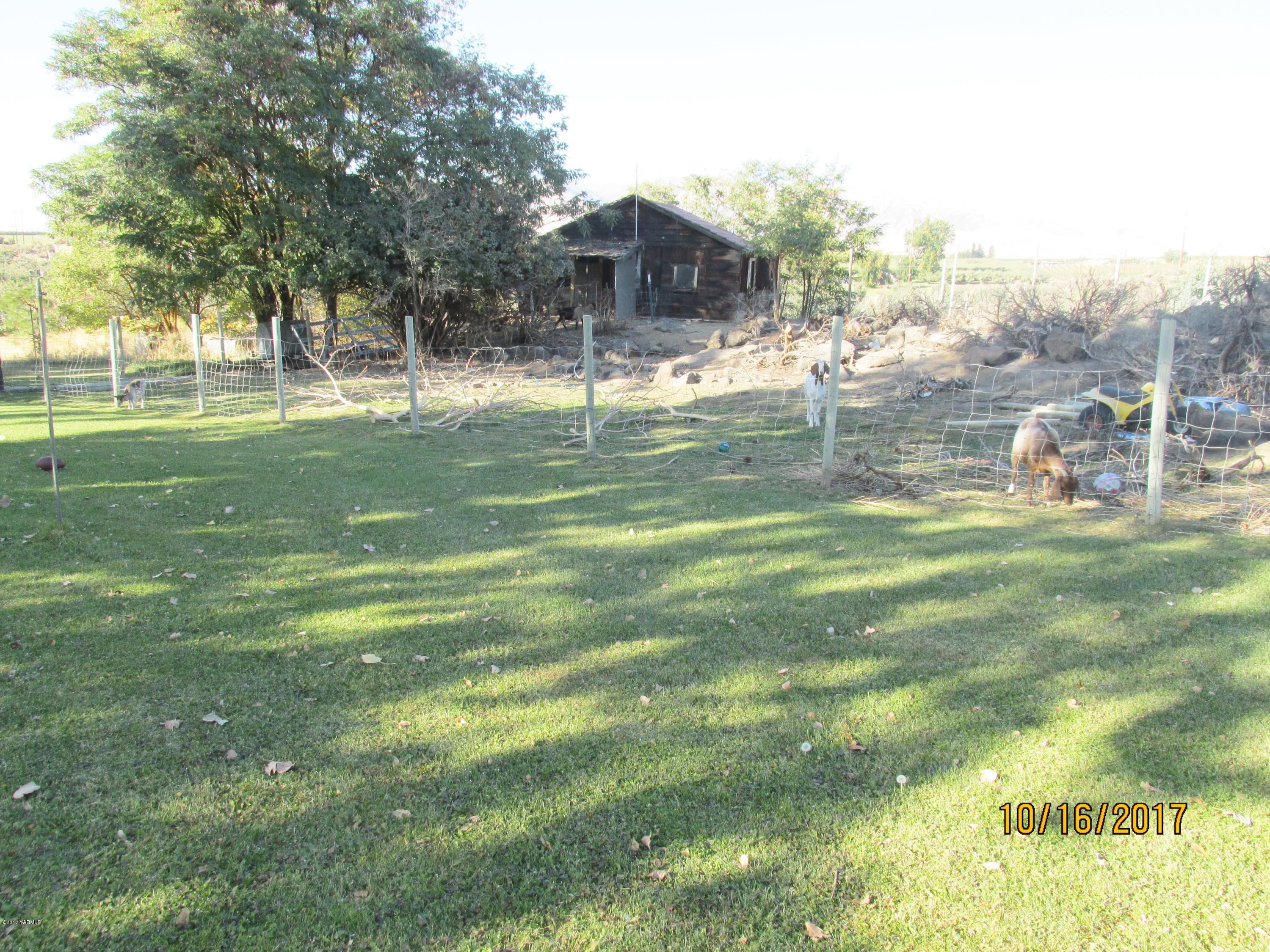 1172 North Cowiche Road Tieton, WA 98947 - Photo 26 of 46 a view of a park with large trees