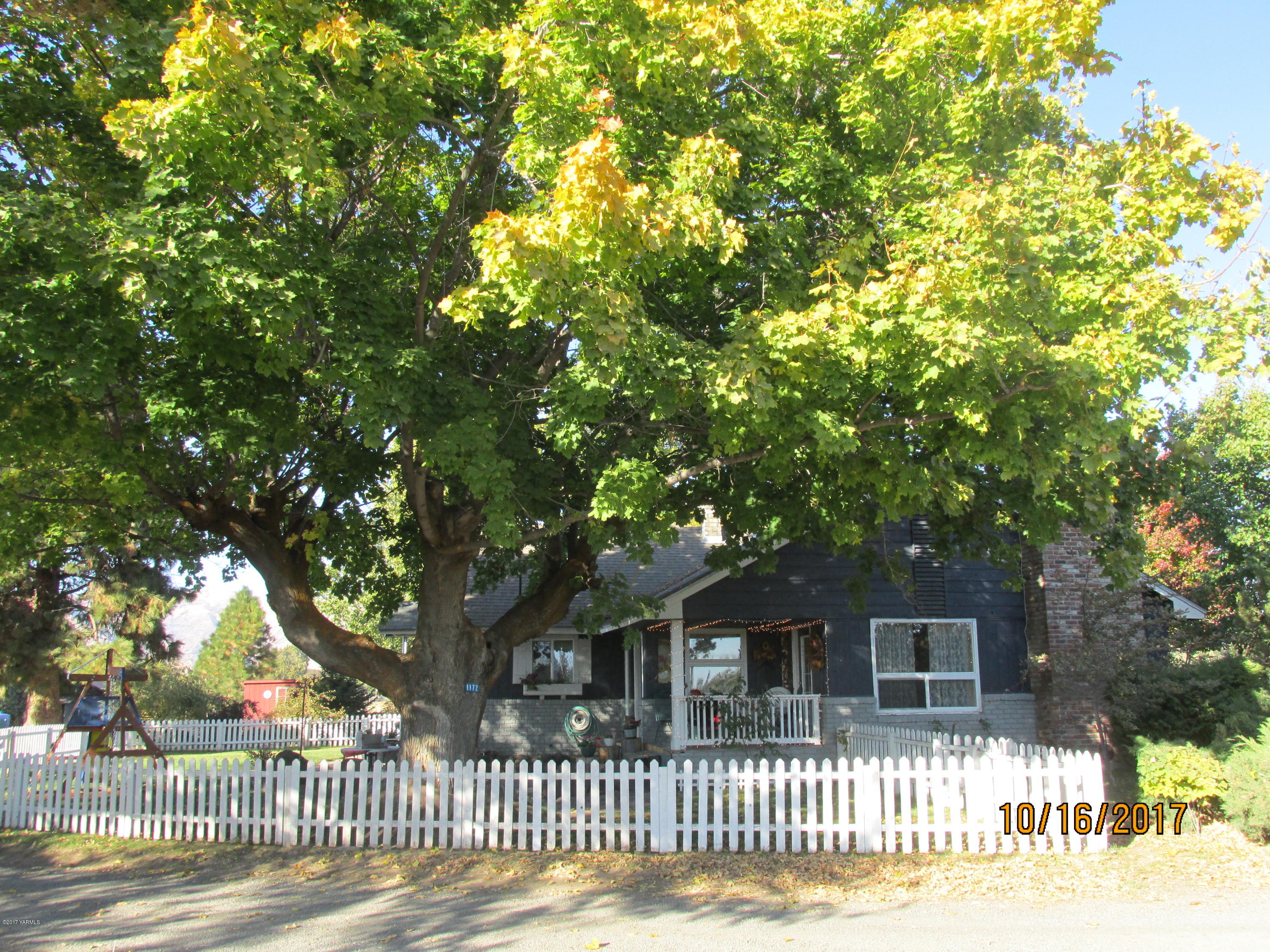 1172 North Cowiche Road Tieton, WA 98947 - Photo 36 of 46 a front view of a house with a tree
