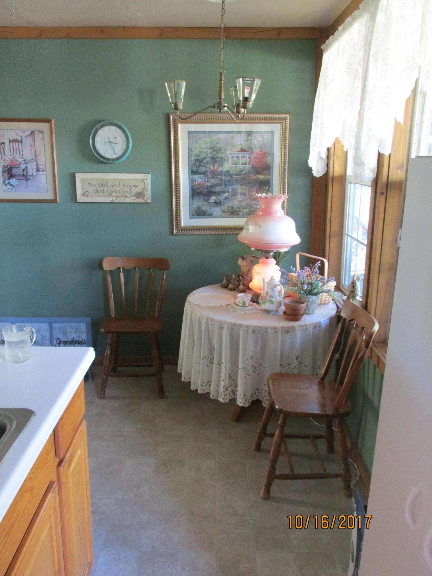 1172 North Cowiche Road Tieton, WA 98947 - Photo 42 of 46 a living room with furniture and a table