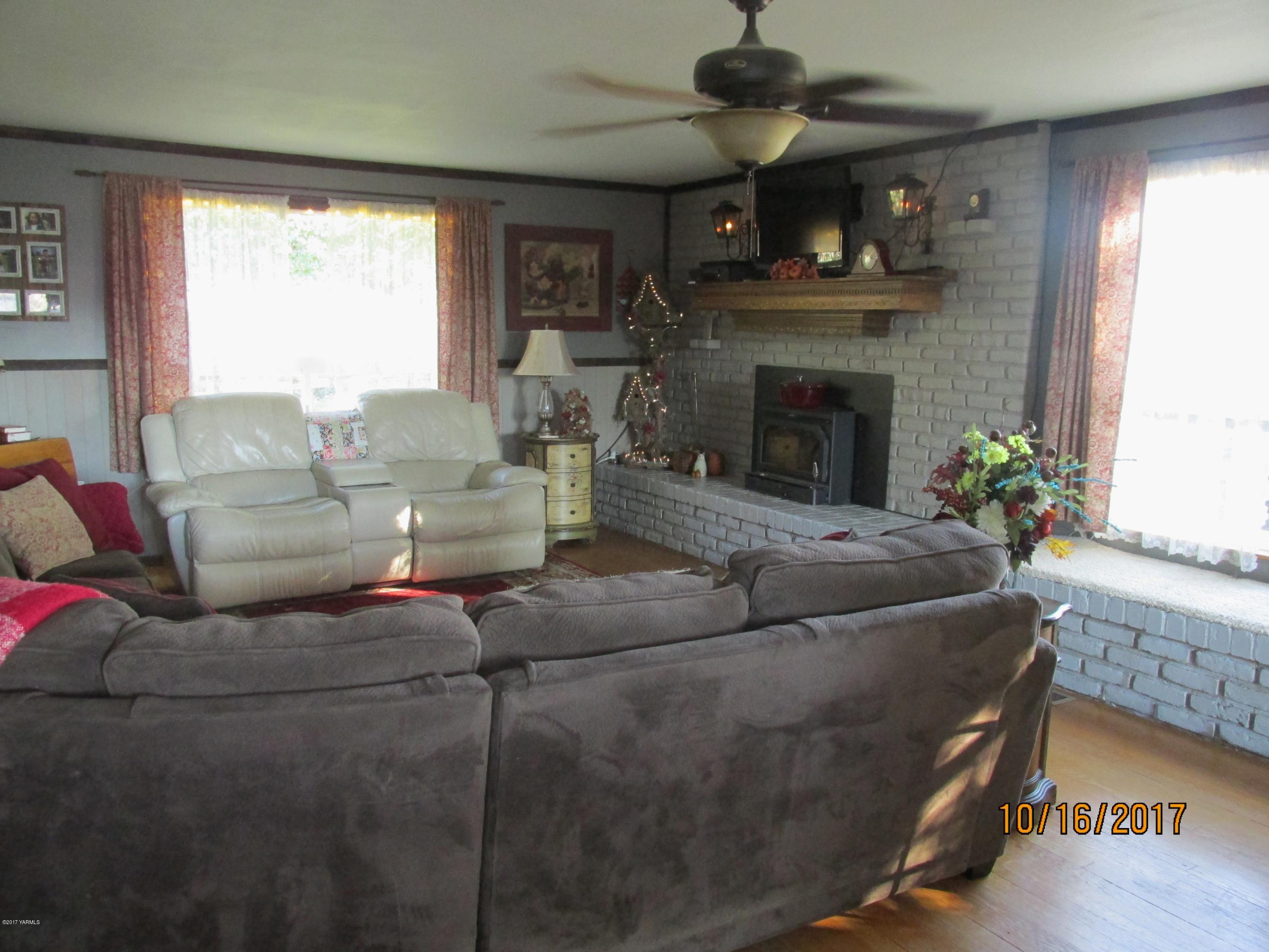 1172 North Cowiche Road Tieton, WA 98947 - Photo 10 of 46 a living room with furniture and a fireplace
