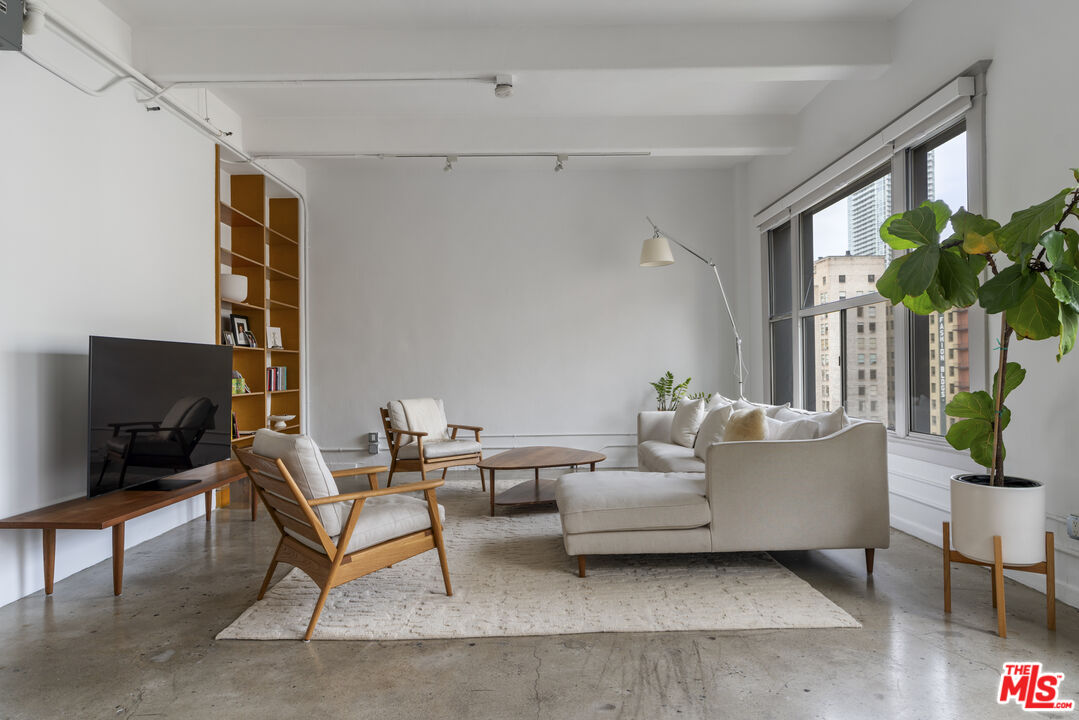 814 South Spring Street, Unit 8 Los Angeles, CA 90014 - Photo 7 of 25