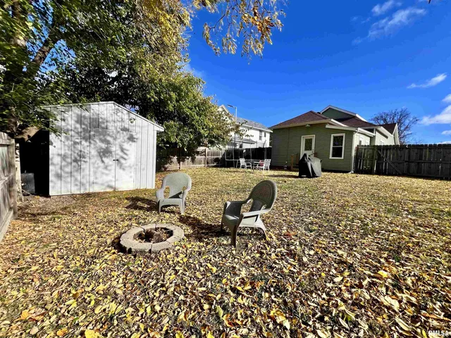 $130,000 | 110 Van Horne Street, Muscatine, IA 52761