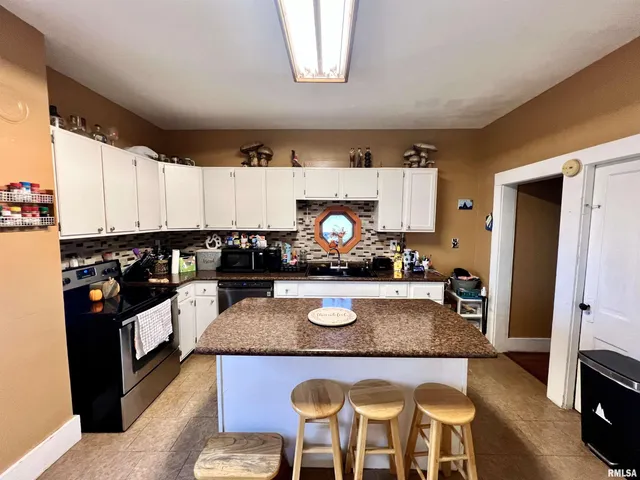 $130,000 | 110 Van Horne Street, Muscatine, IA 52761