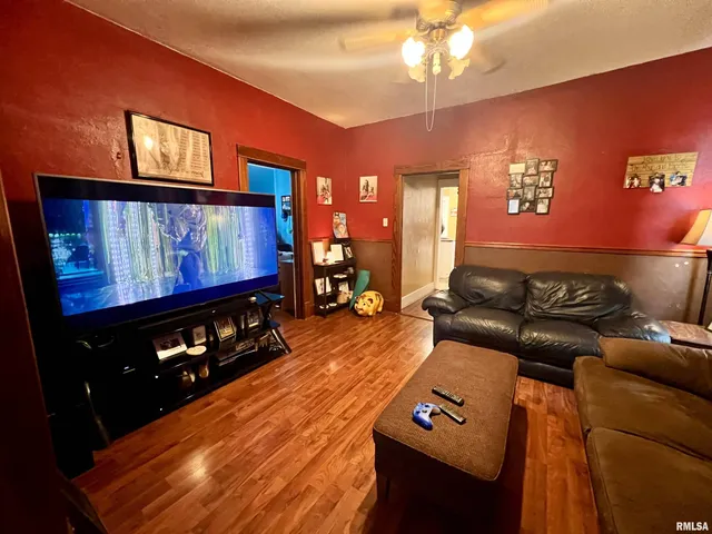 $130,000 | 110 Van Horne Street, Muscatine, IA 52761