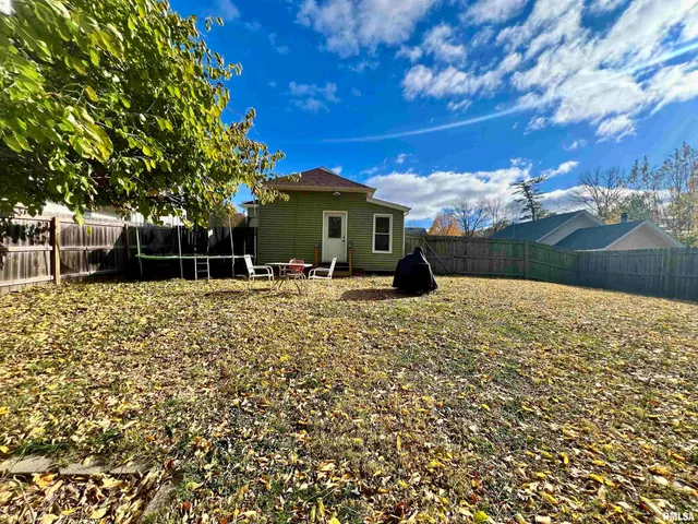 $130,000 | 110 Van Horne Street, Muscatine, IA 52761