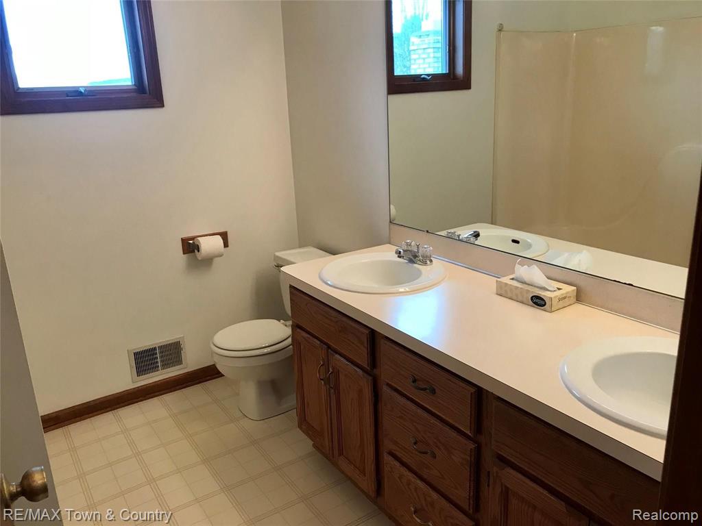 4271 East Carpenter Road Flint, MI 48506 - Photo 28 of 44