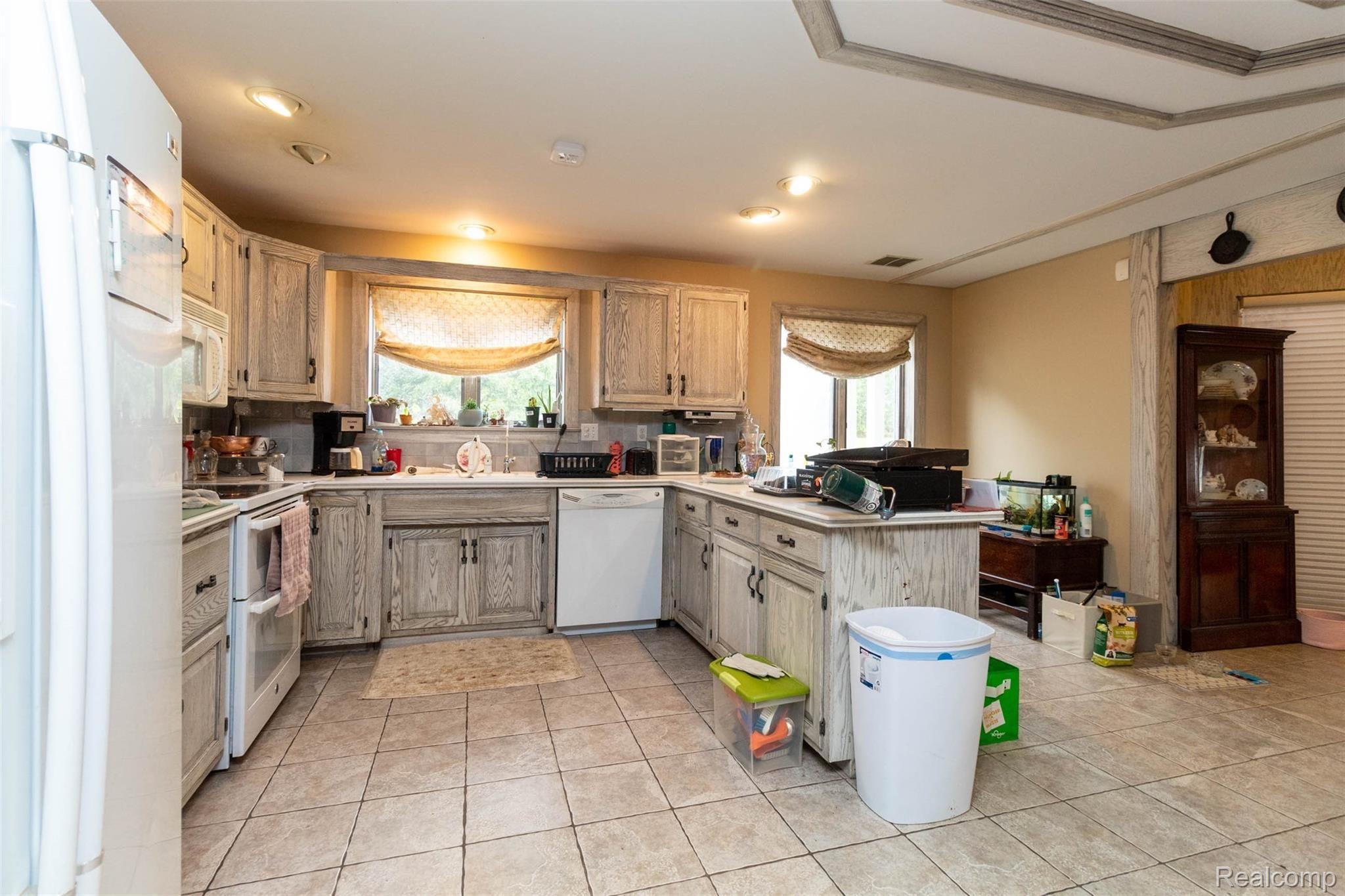 6280 West Lake Road Clio, MI 48420 - Photo 11 of 50 interior (6).jpg