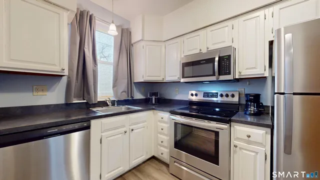 $82,500 | 45 Willard Street, Unit 3ER, Hartford, CT 06105