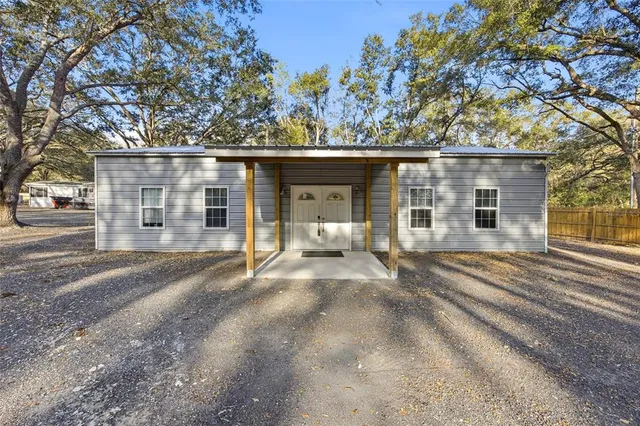 $299,900 | 17220 Southeast 130th Avenue, Weirsdale, FL 32195