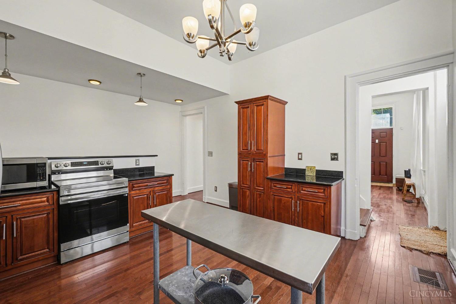 2279 Loth Street Cincinnati, OH 45219 - Photo 8 of 29