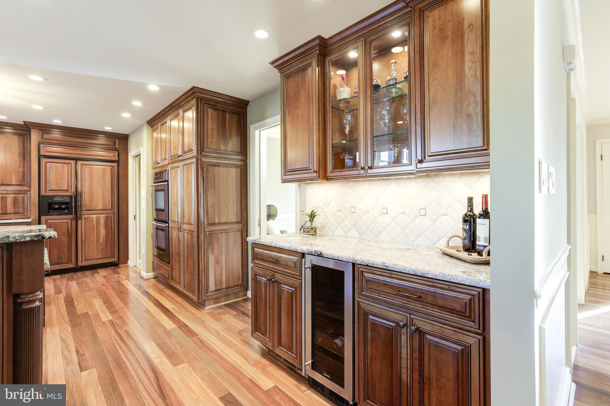 13304 Scotsmore Way Herndon, VA 20171 - Photo 14 of 56 Beverage Cooler