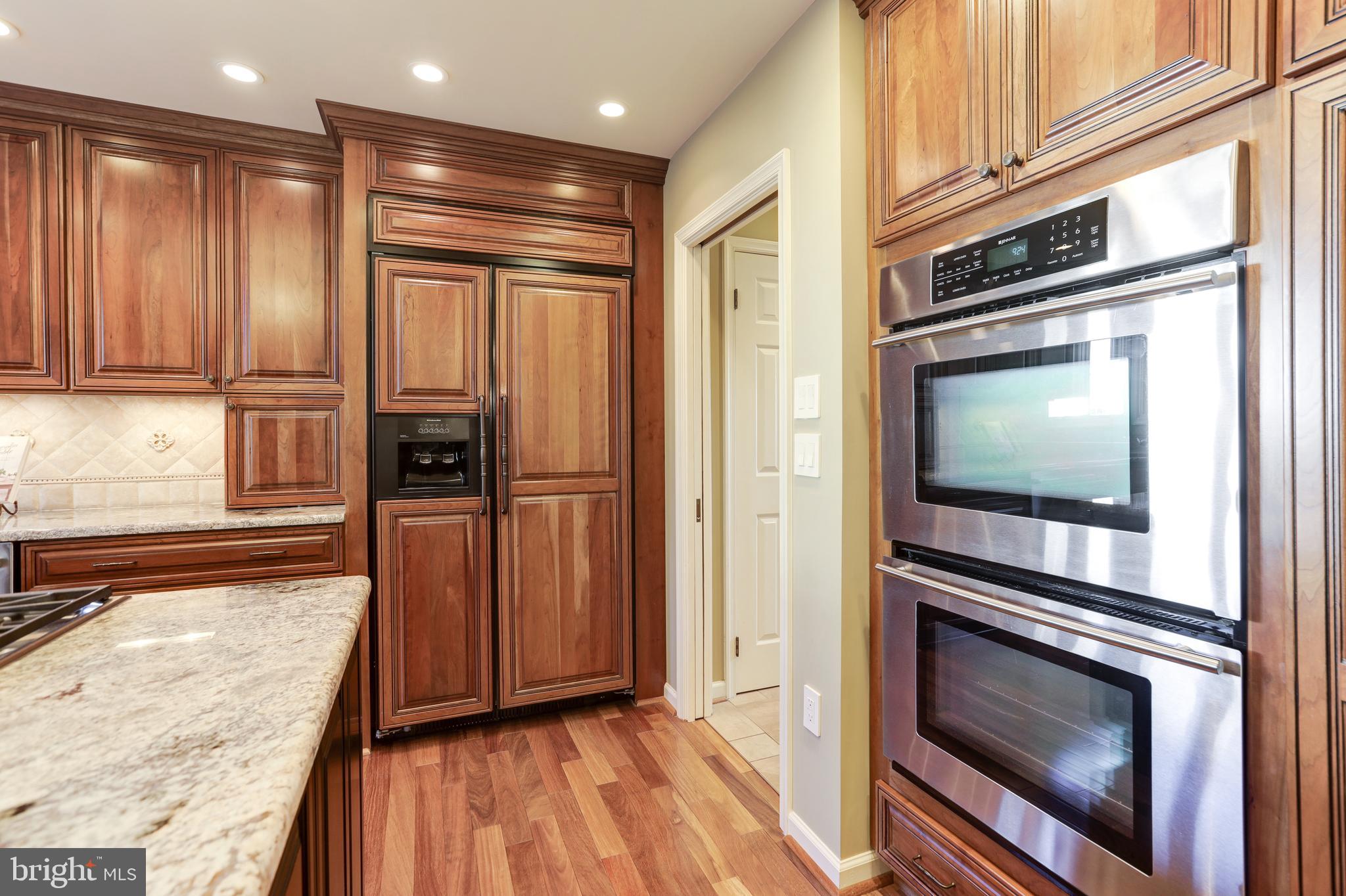 13304 Scotsmore Way Herndon, VA 20171 - Photo 15 of 56 Double Wall Oven