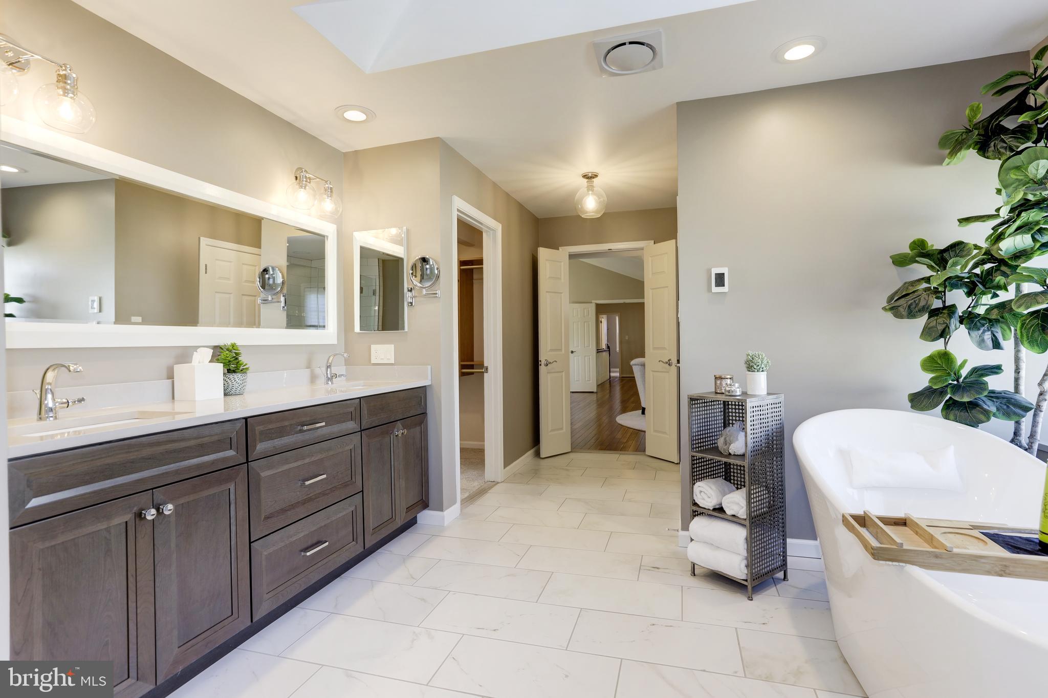 13304 Scotsmore Way Herndon, VA 20171 - Photo 35 of 56 Dual Sinks