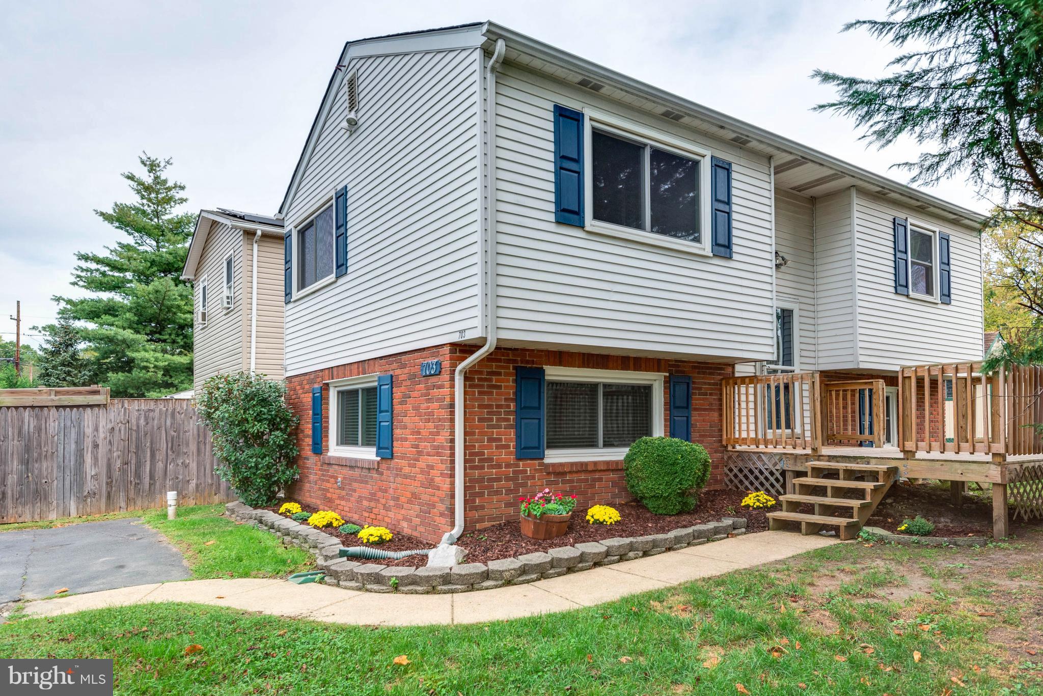 703 Londontown Road Edgewater, MD 21037 - Photo 1 of 28 Exterior (Front)