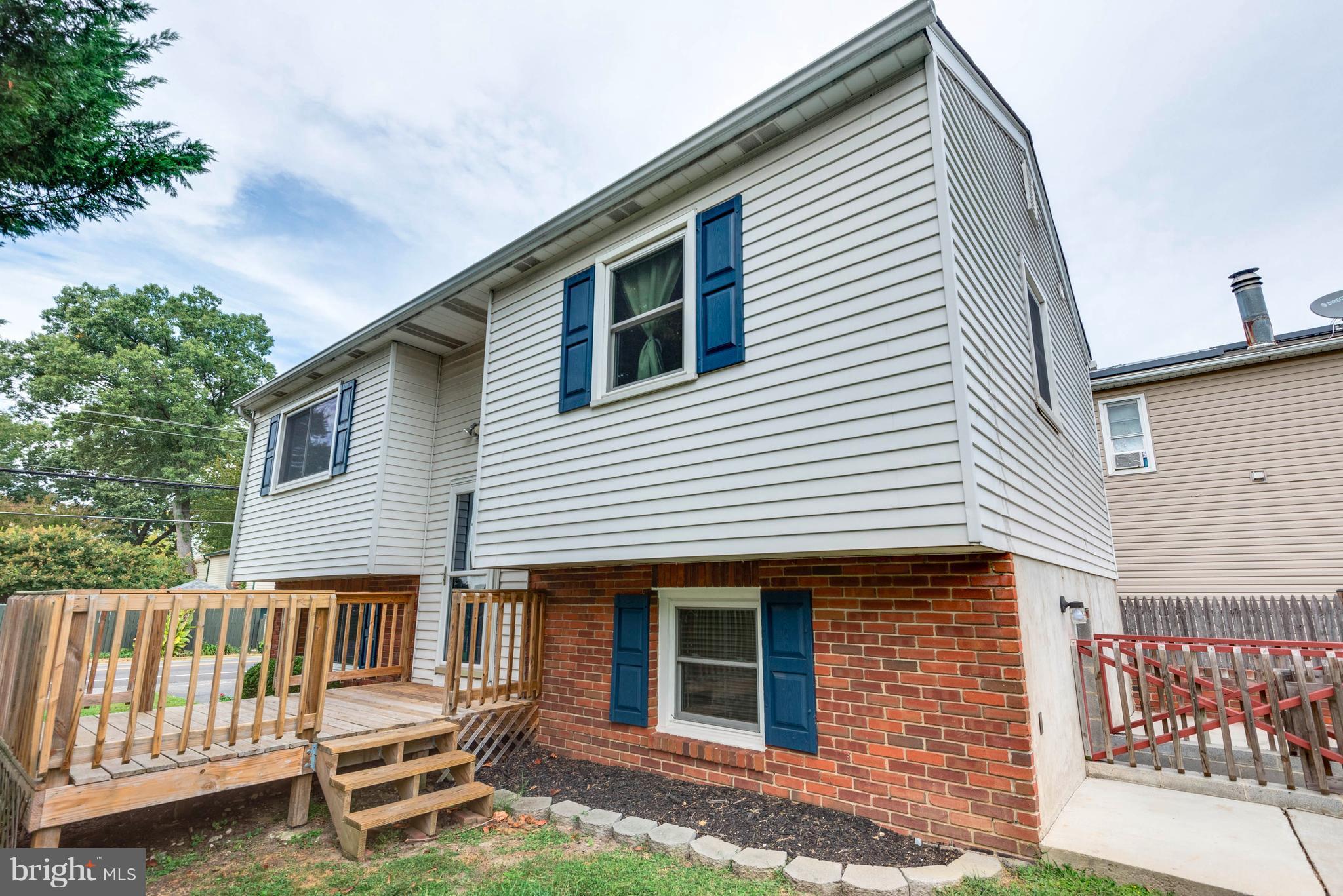 703 Londontown Road Edgewater, MD 21037 - Photo 2 of 28 Exterior (Front)