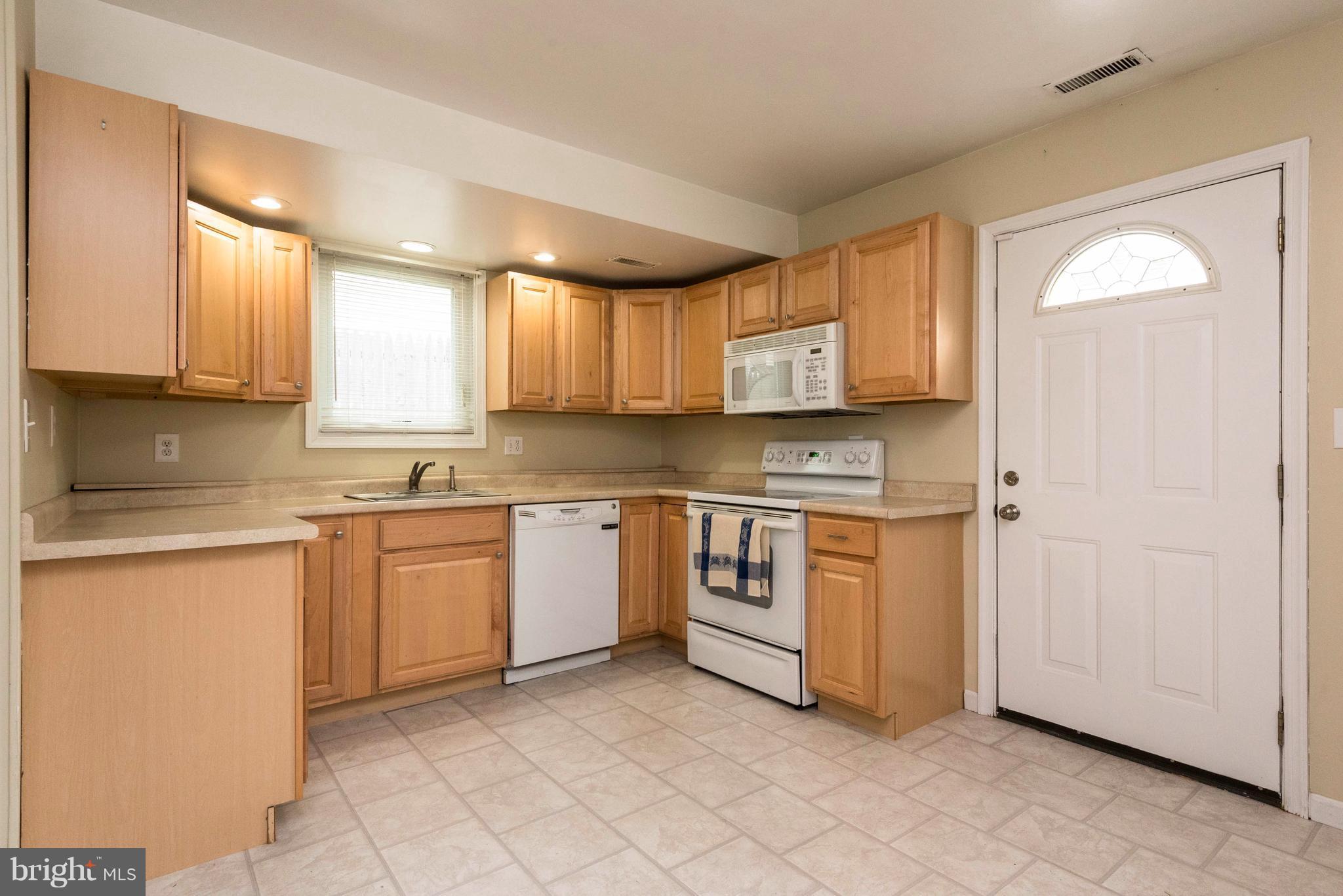 703 Londontown Road Edgewater, MD 21037 - Photo 12 of 28 Kitchen