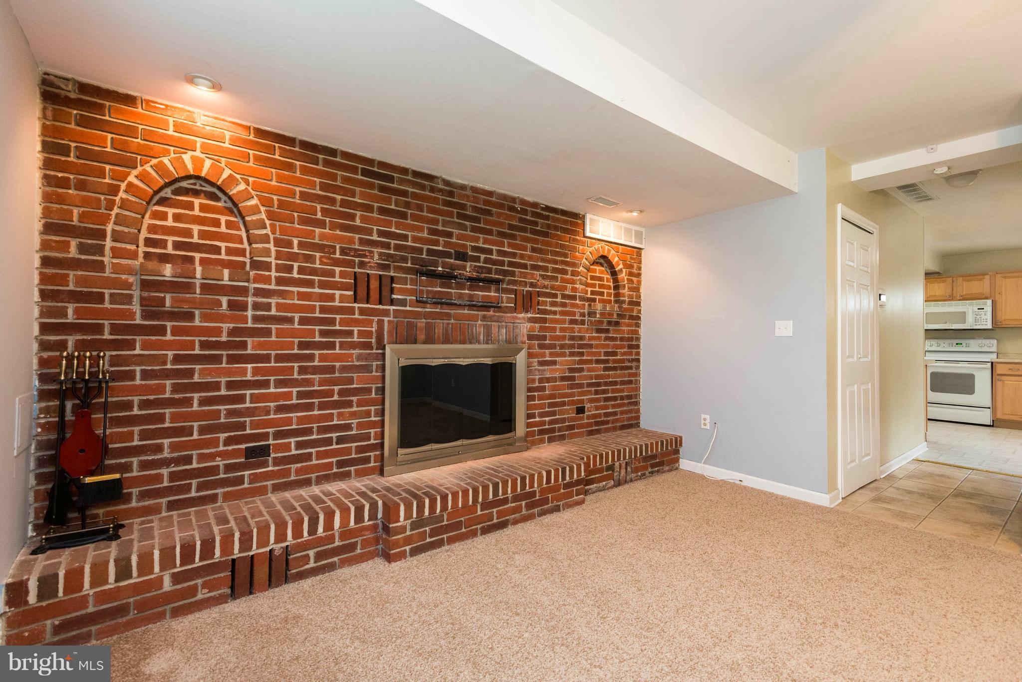 703 Londontown Road Edgewater, MD 21037 - Photo 9 of 28 Living Room