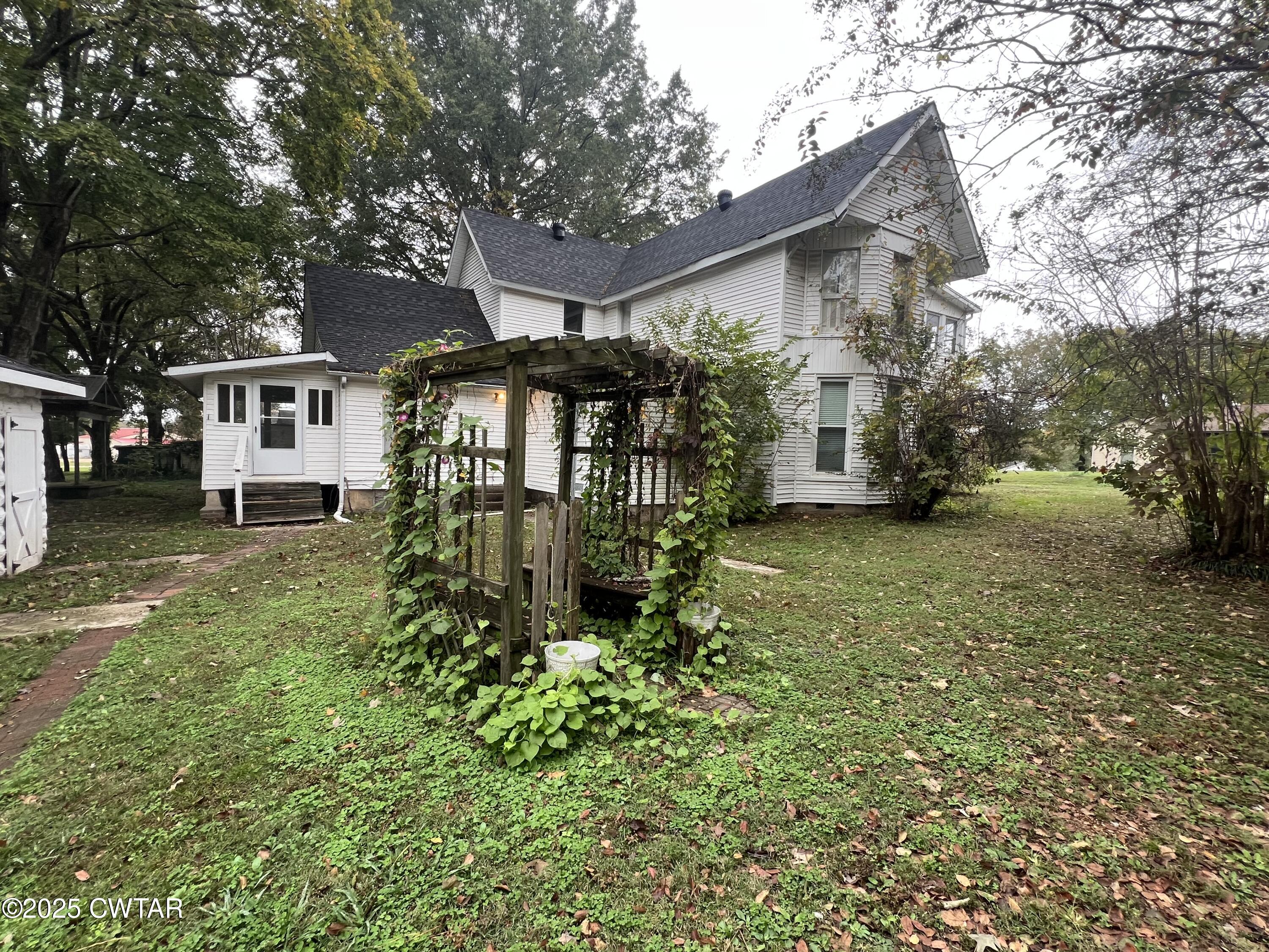 117 South Main Street Gibson, TN 38343 - Photo 4 of 40 front view of a house with a small yard