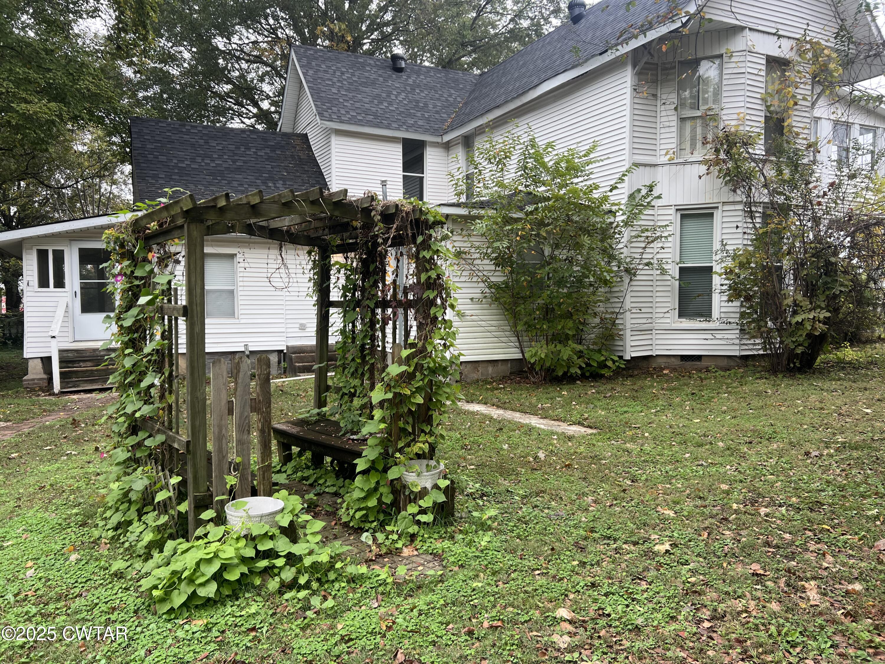 117 South Main Street Gibson, TN 38343 - Photo 5 of 40 a front view of a house with garden