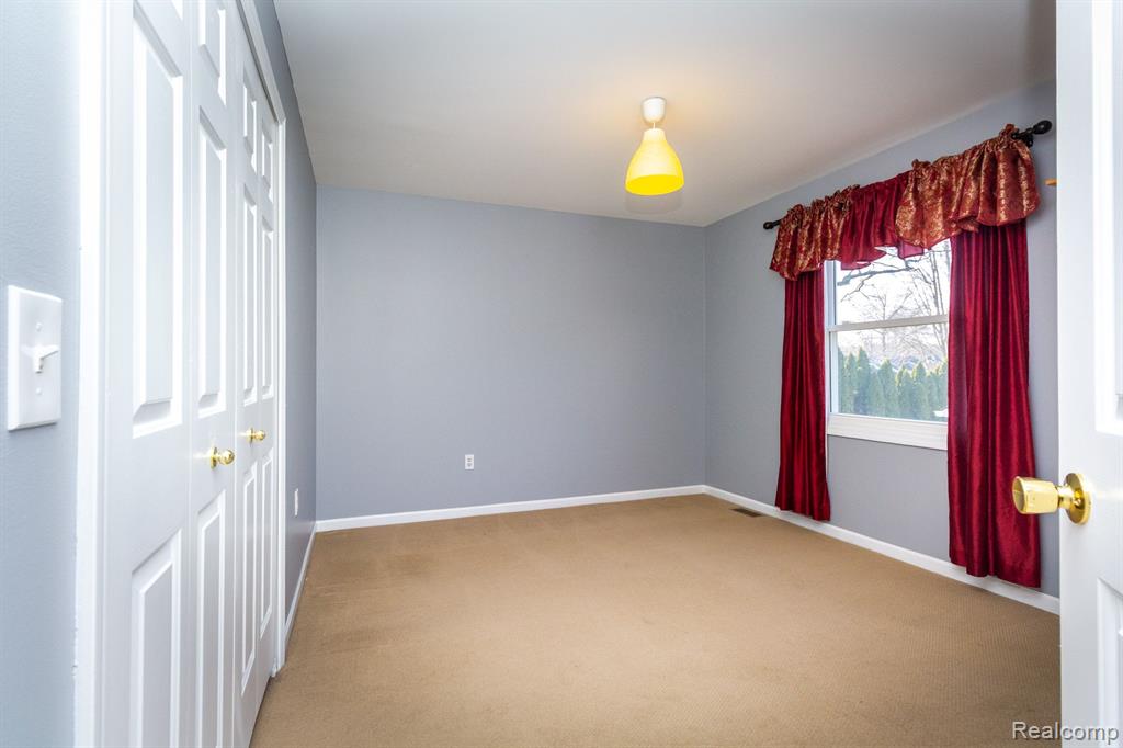 1582 Nadine Rochester Hills, MI 48307 - Photo 30 of 58