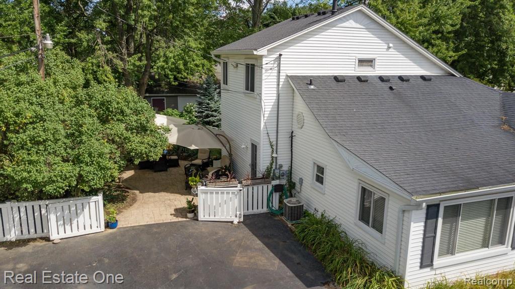 2686 Gerald Avenue Rochester Hills, MI 48307 - Photo 3 of 44
