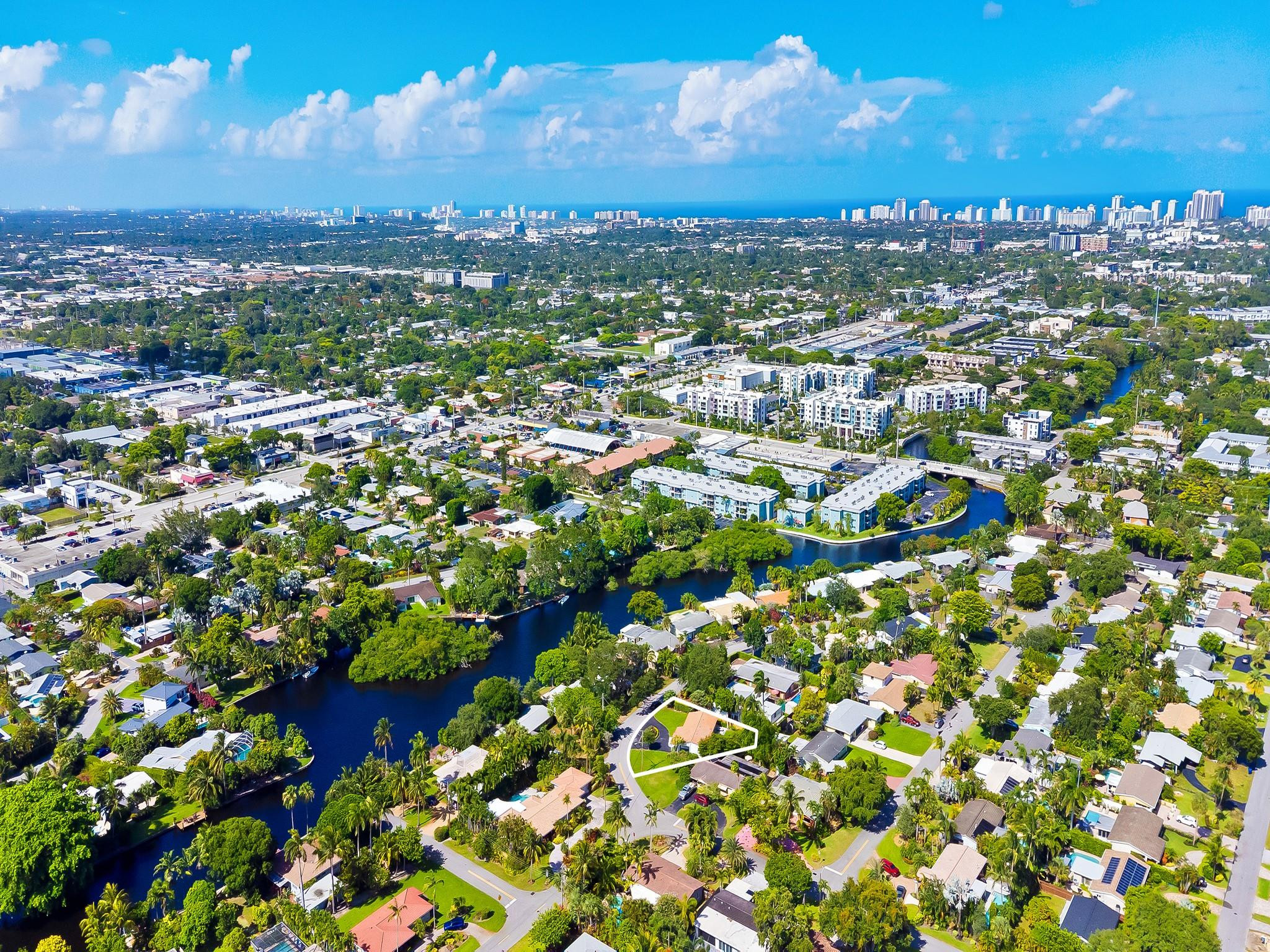 332 Northeast 29th Street Wilton Manors, FL 33334 - Photo 27 of 28 a view of a city