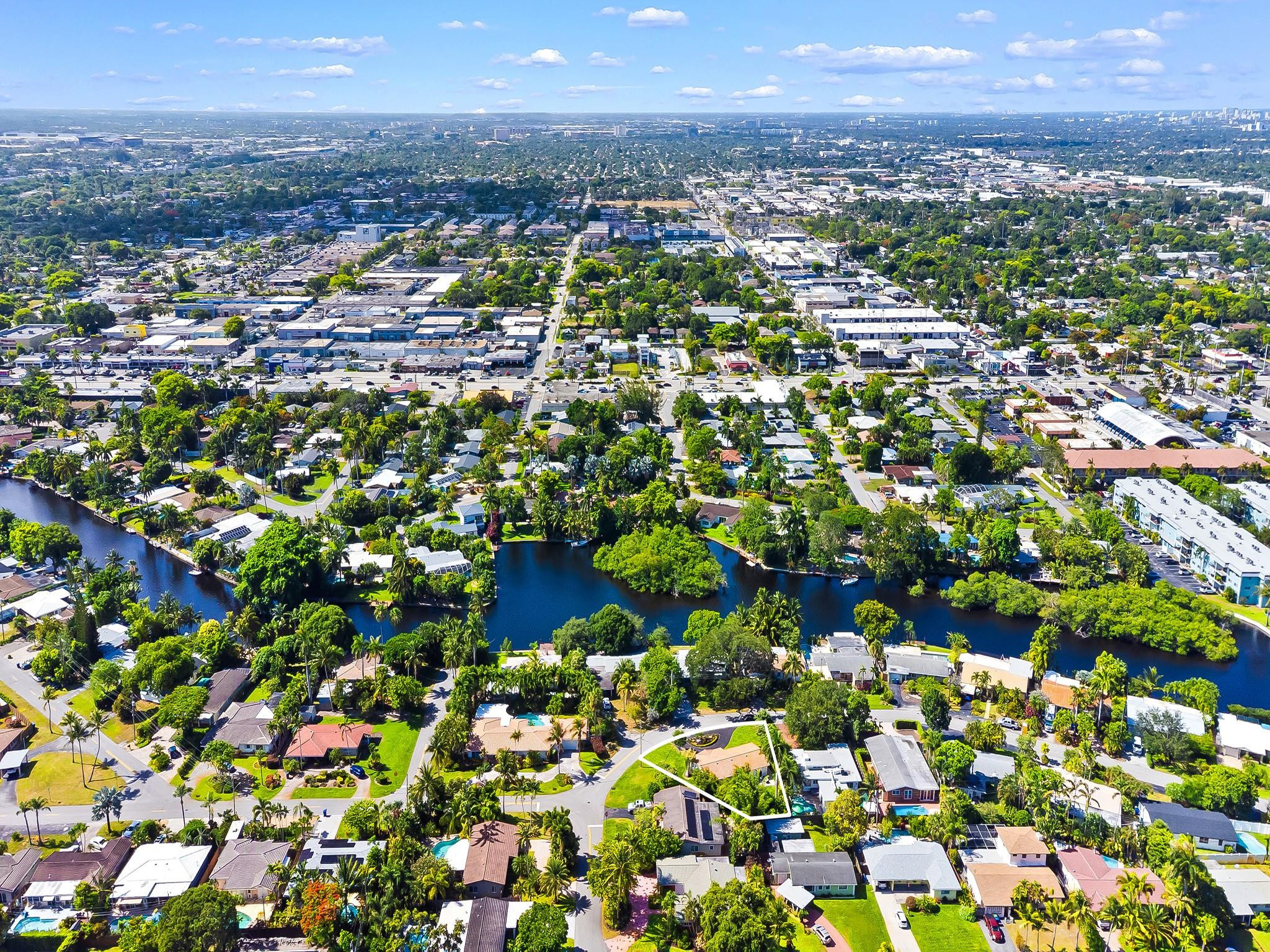 332 Northeast 29th Street Wilton Manors, FL 33334 - Photo 4 of 28 a view of a city