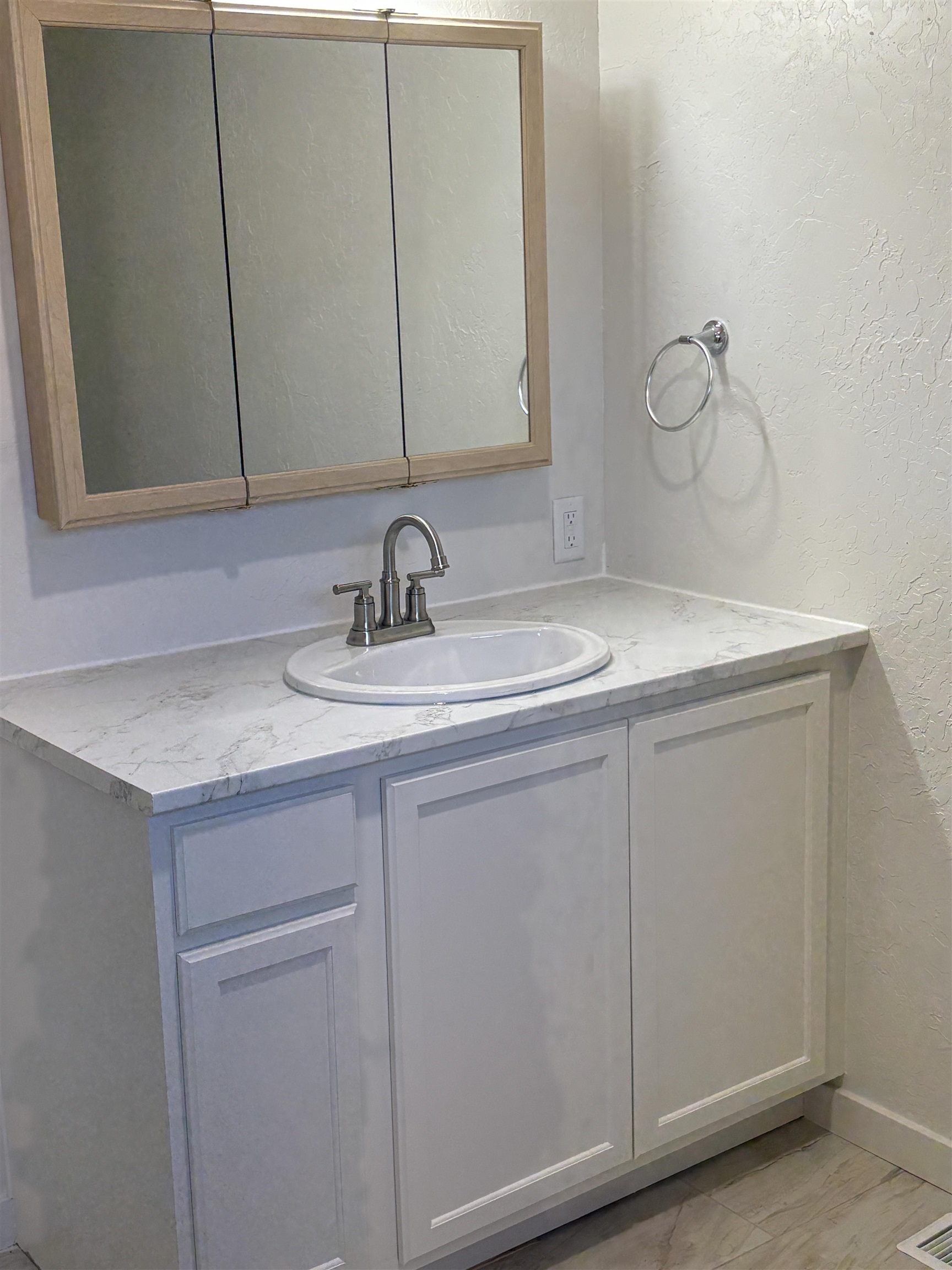 424 32 Road, Unit 374 Clifton, CO 81520 - Photo 5 of 11 a bathroom with a sink and a mirror