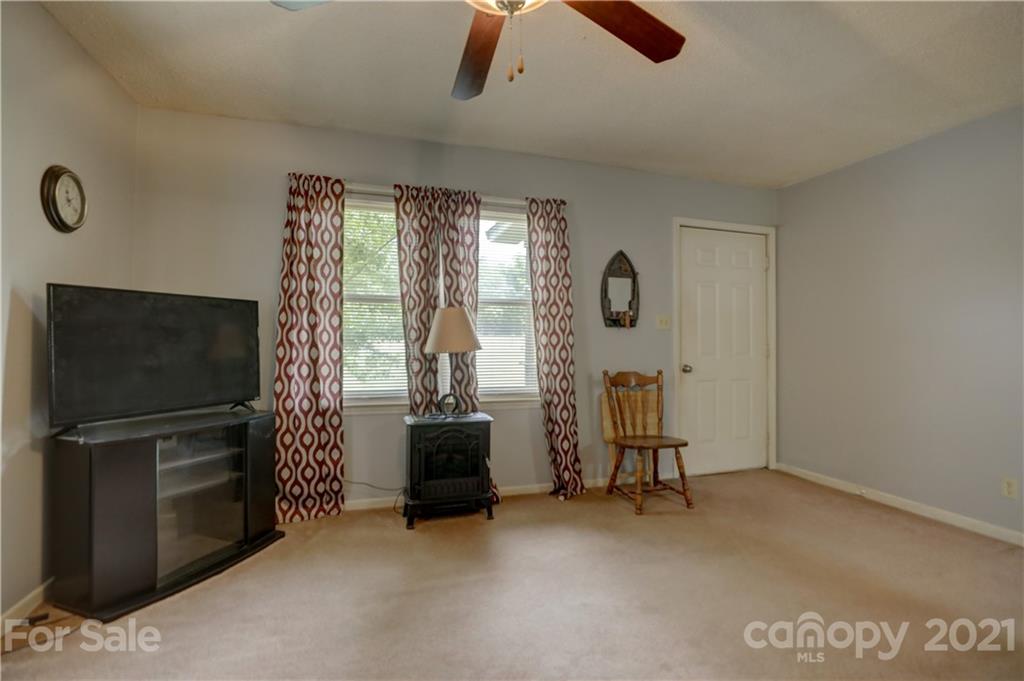 347 West Old Limestone Road York, SC 29745 - Photo 4 of 35 Gallery Image 4