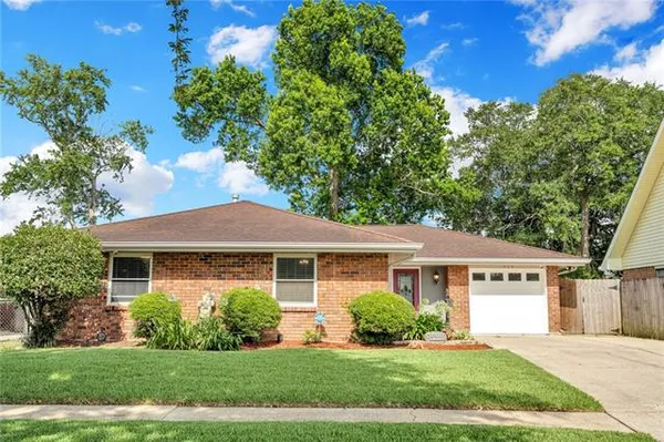 $262,500 | 725 Hermes Place, Terrytown, LA 70056