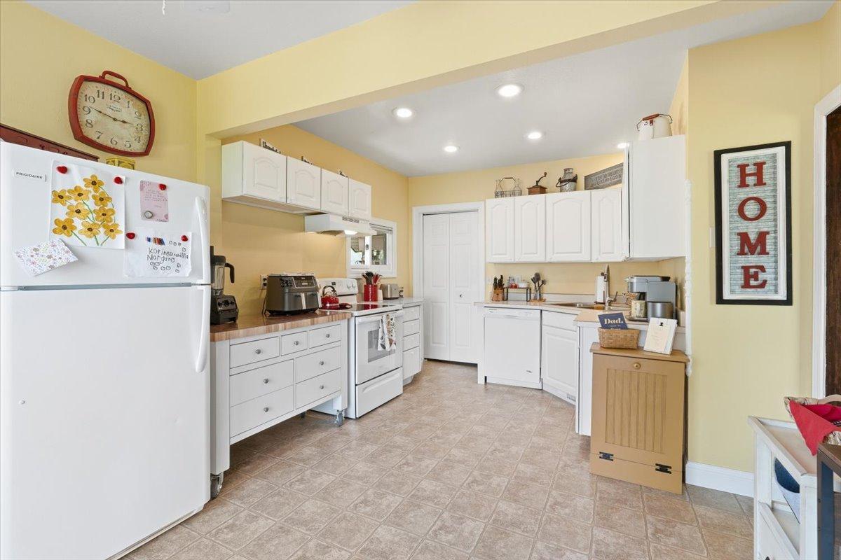 320 West State Street Dresser, WI 54009 - Photo 6 of 26