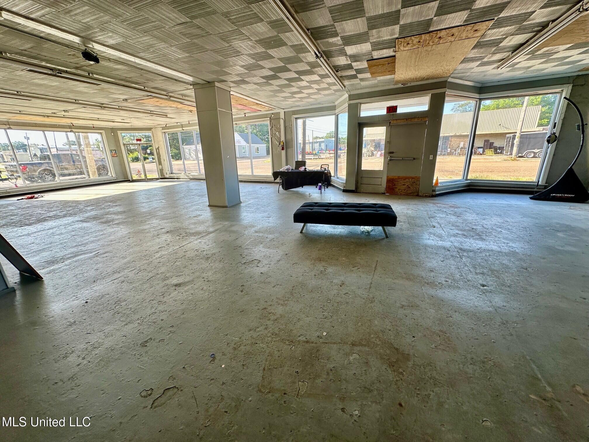 155 North Street Cleveland, MS 38732 - Photo 4 of 5 Interior 1