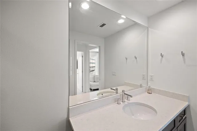 $3,900 | 1500 State Street, Unit 505, Sarasota, FL 34236